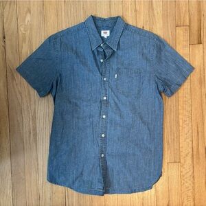 Levi’s short sleeved men’s denim shirt | Size Medium